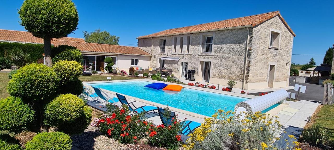 A La Gloriette Bed & Breakfast Neuville-de-Poitou Bagian luar foto