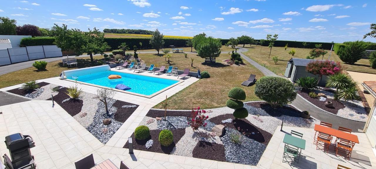 A La Gloriette Bed & Breakfast Neuville-de-Poitou Bagian luar foto