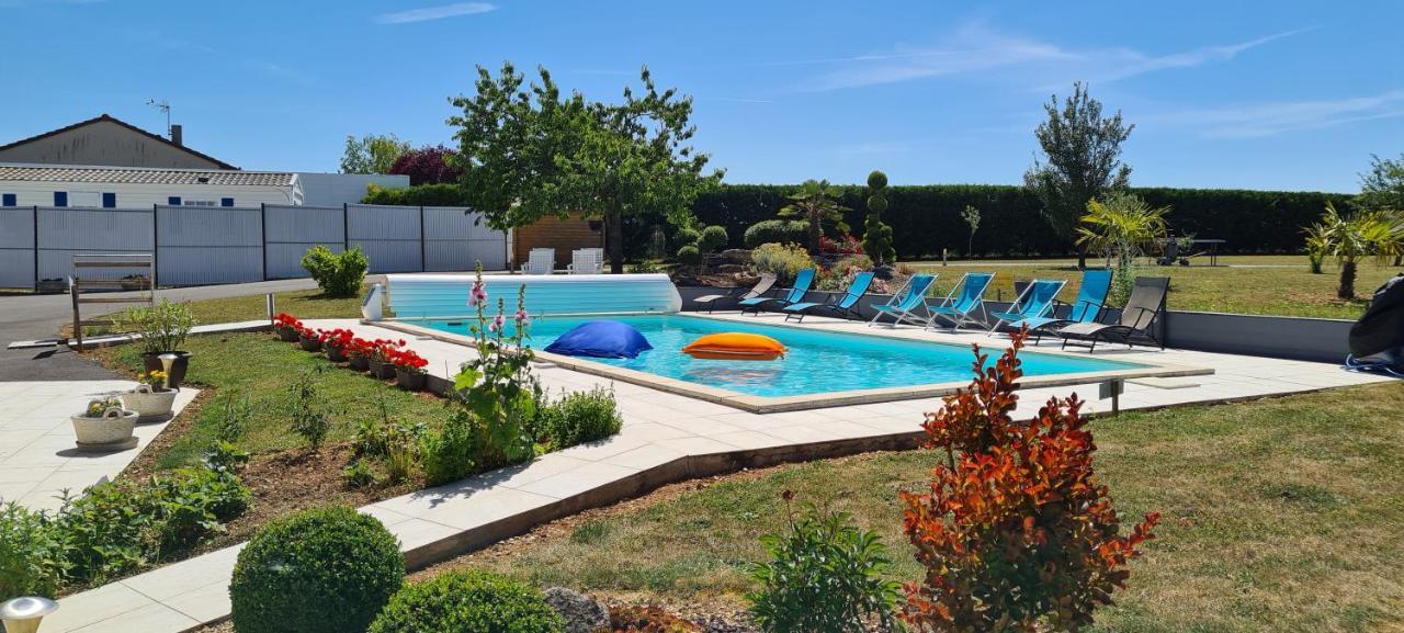A La Gloriette Bed & Breakfast Neuville-de-Poitou Bagian luar foto