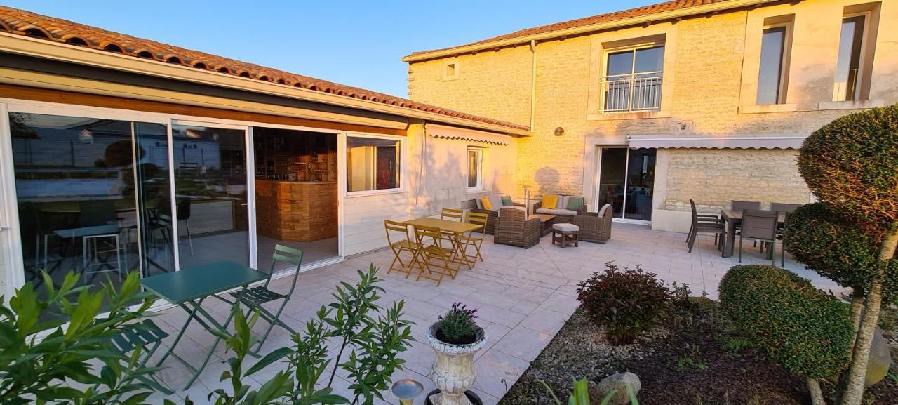 A La Gloriette Bed & Breakfast Neuville-de-Poitou Bagian luar foto